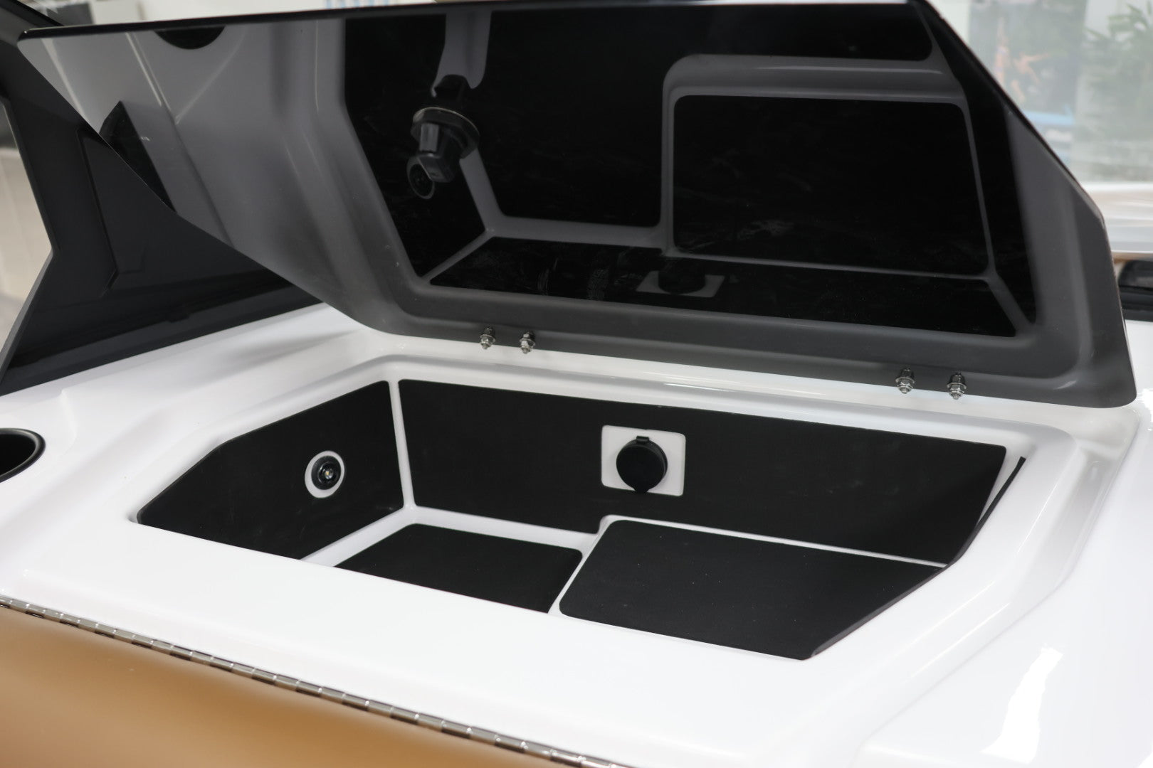 2025 Axis by Malibu T220